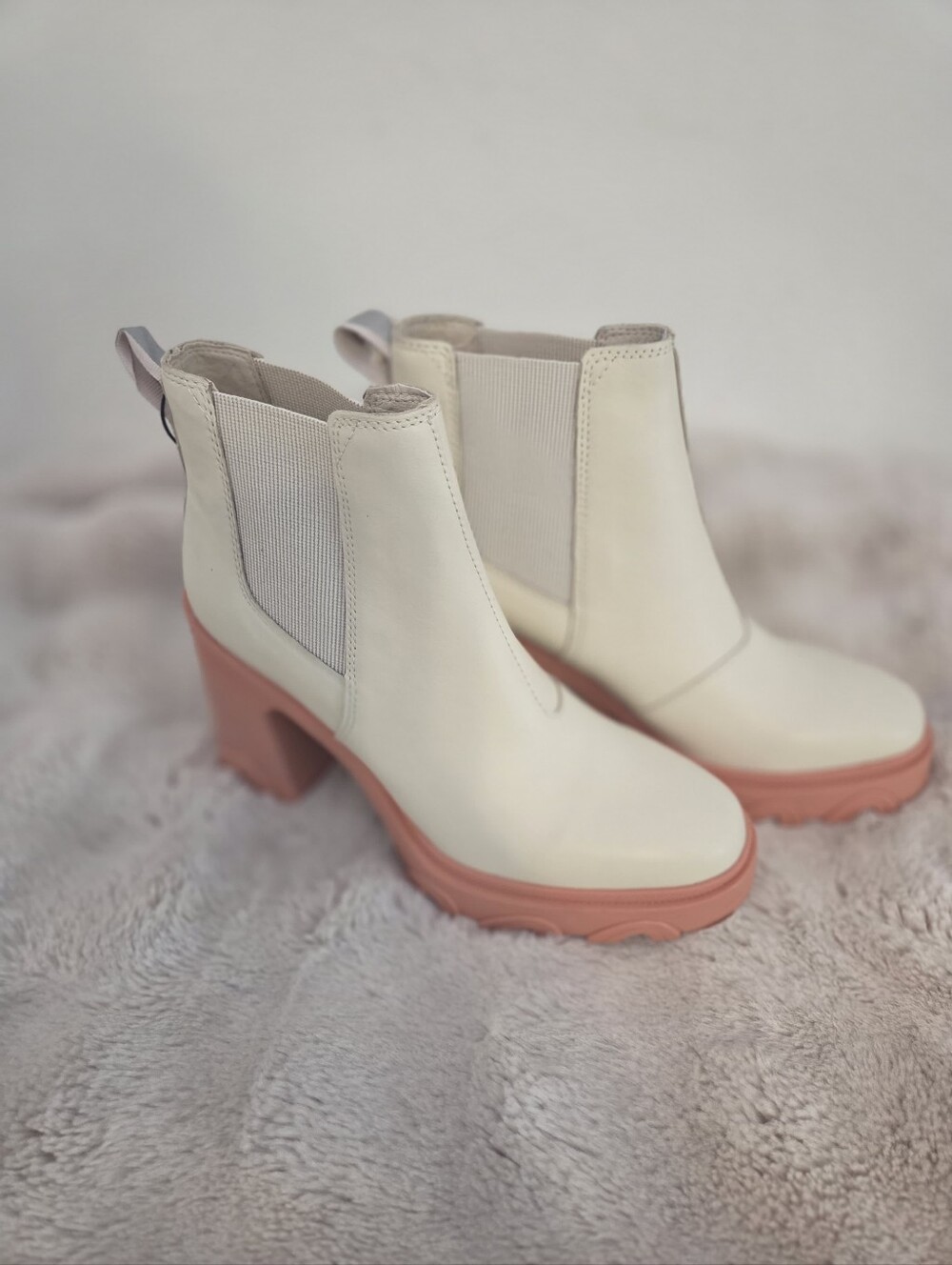 Sorel Cream Chelsea Heeled Boots with Pink-Tan Sole
